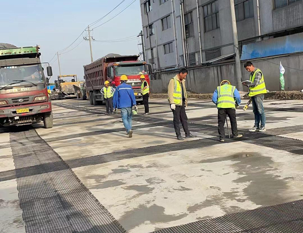 增城老材料的新故事:玻璃纤维土工格栅如何在‘白改黑’浪潮中重获新生?